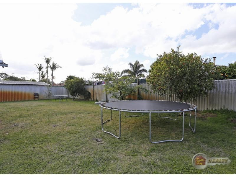 24 Brathwaite Road, Lockridge WA 6054