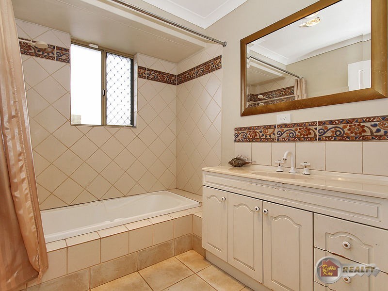 6 St Lawrence Drive, Beechboro WA 6063