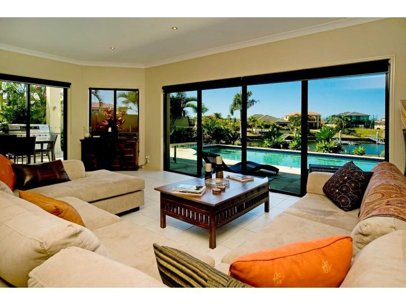 2138 Beaufort Way, Hope Island QLD 4212