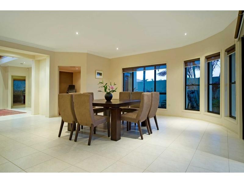 2138 Beaufort Way, Hope Island QLD 4212
