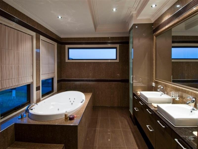 2210 Taromeo Court, Hope Island QLD 4212