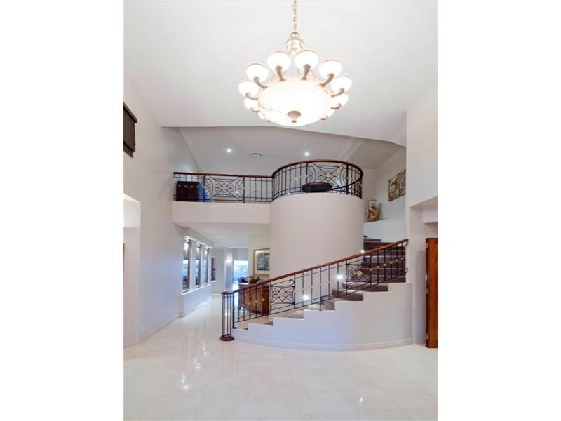 2210 Taromeo Court, Hope Island QLD 4212