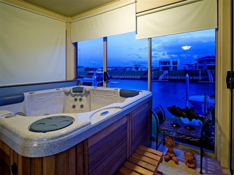 2639 Yanderra Close, Hope Island QLD 4212