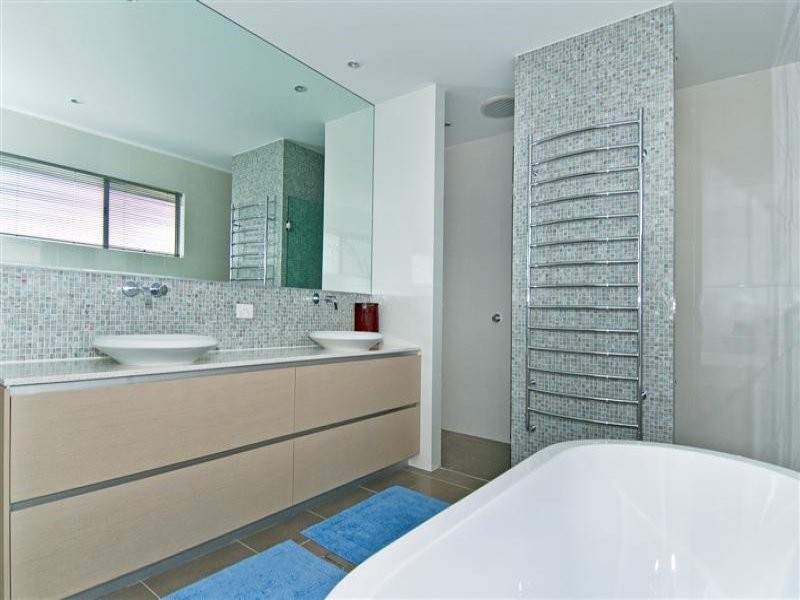 6184 Bolsena Circuit, Hope Island QLD 4212