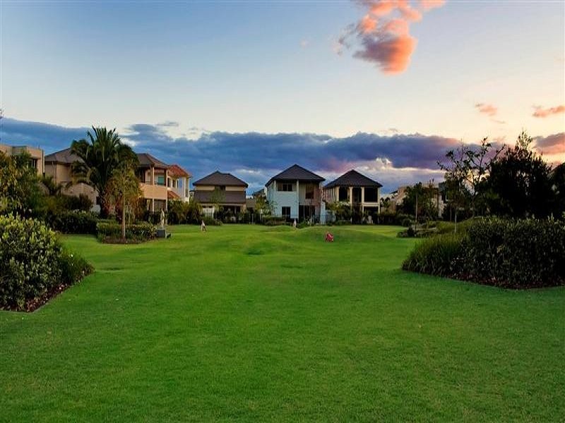 2542 Gracemere Circuit West, Hope Island QLD 4212