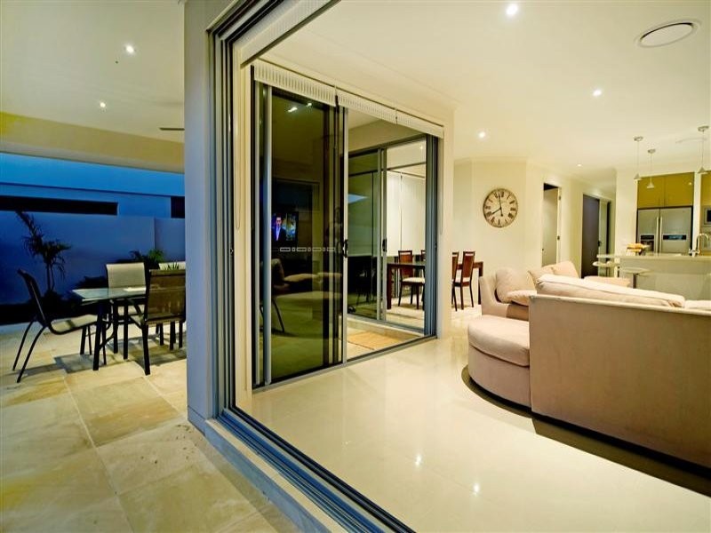 2542 Gracemere Circuit West, Hope Island QLD 4212