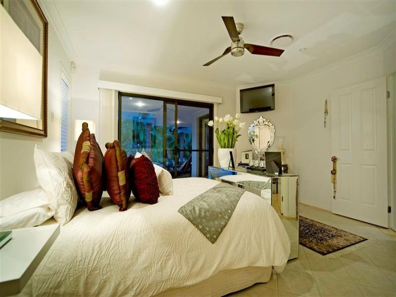 2005 Gracemere Drive, Hope Island QLD 4212