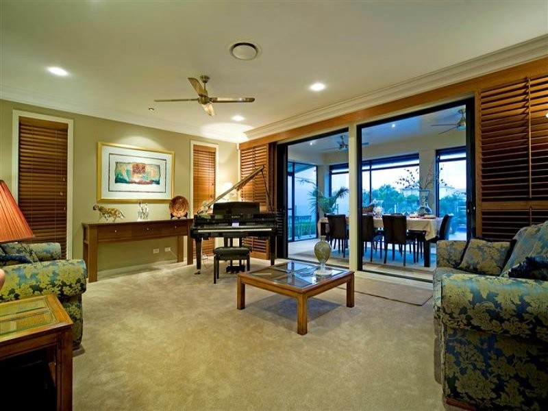 2322 Cressbrook Drive, Hope Island QLD 4212