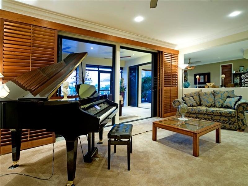2322 Cressbrook Drive, Hope Island QLD 4212