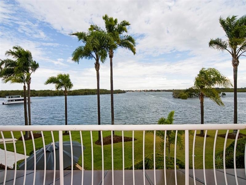 22/81 Boykambil Esplanade, Hope Island QLD 4212