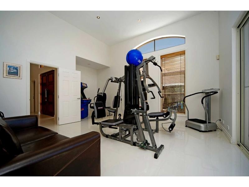 1663 Riverdale Drive, Hope Island QLD 4212