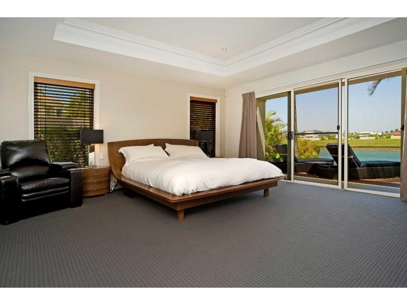 1663 Riverdale Drive, Hope Island QLD 4212