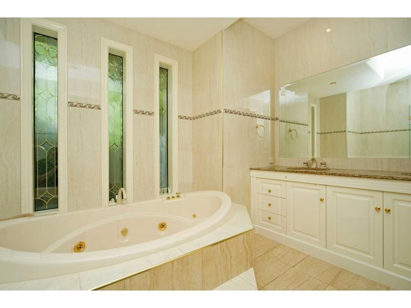 3163 Riverleigh Drive, Hope Island QLD 4212