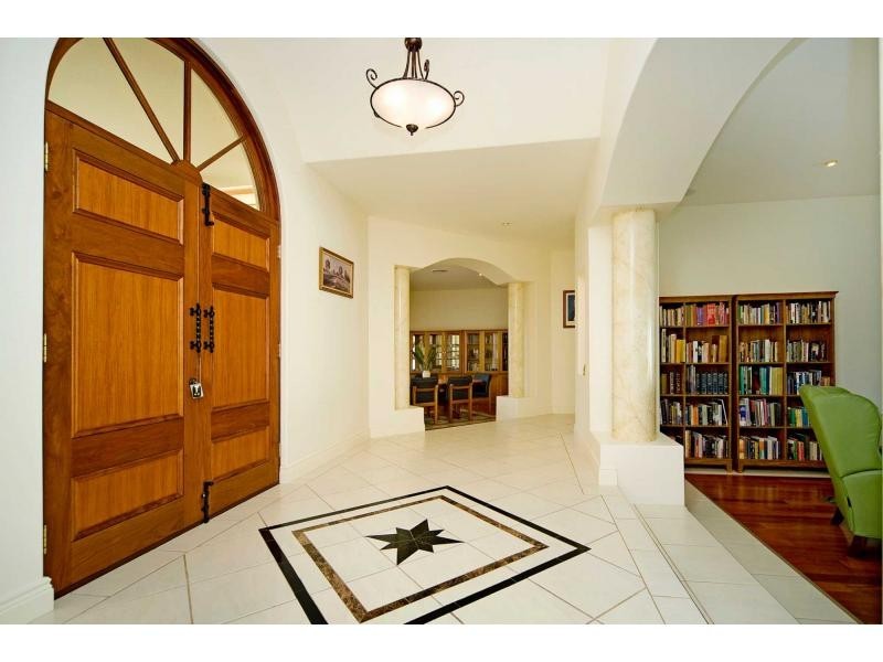 3163 Riverleigh Drive, Hope Island QLD 4212