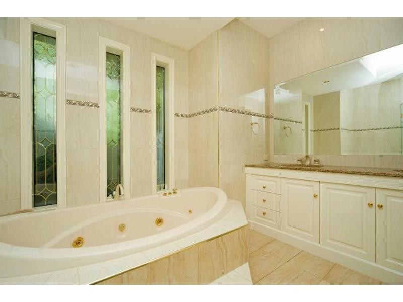 3163 Riverleigh Drive, Hope Island QLD 4212