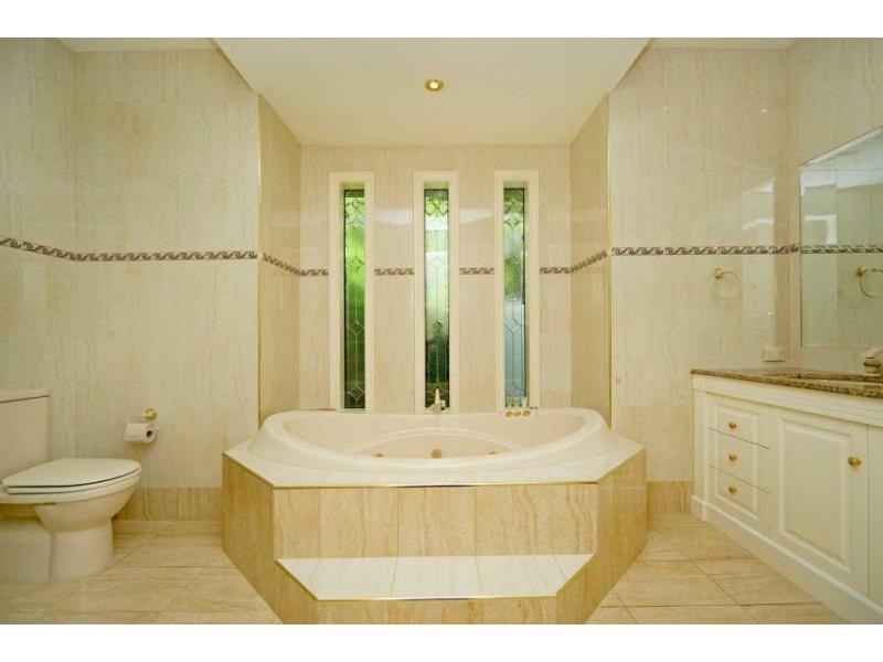 3163 Riverleigh Drive, Hope Island QLD 4212