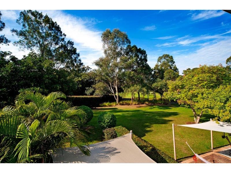 8102 Magnolia Drive, Hope Island QLD 4212