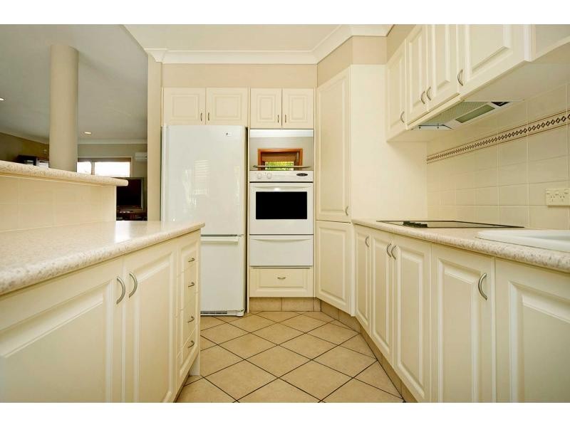 8102 Magnolia Drive, Hope Island QLD 4212