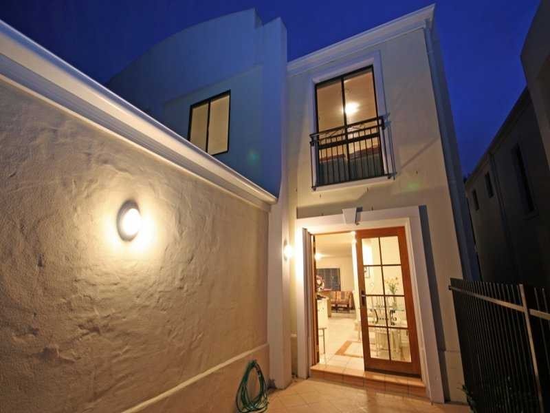 8869 Magnolia Drive East, Hope Island QLD 4212