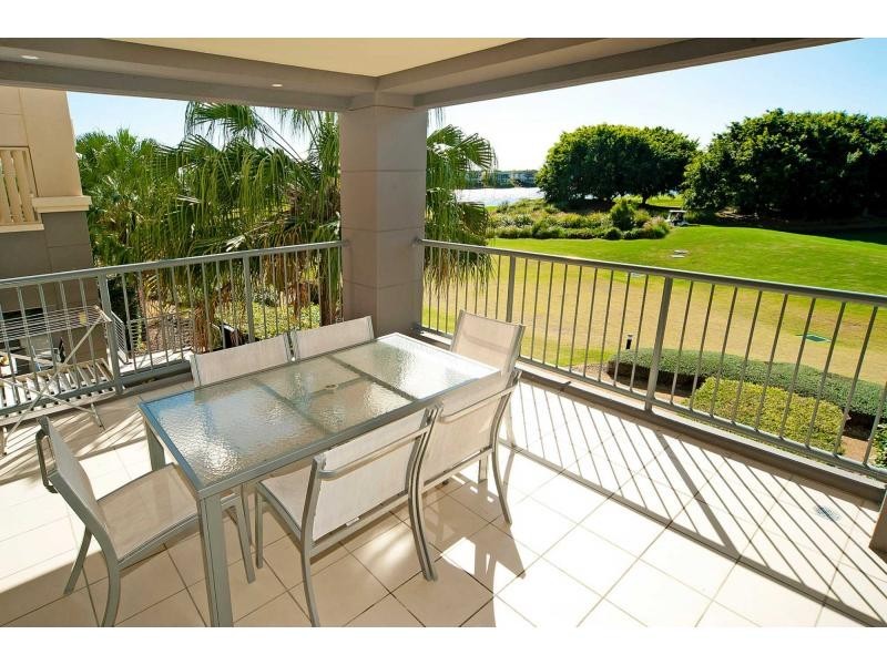 8428 Magnolia Drive, Hope Island QLD 4212