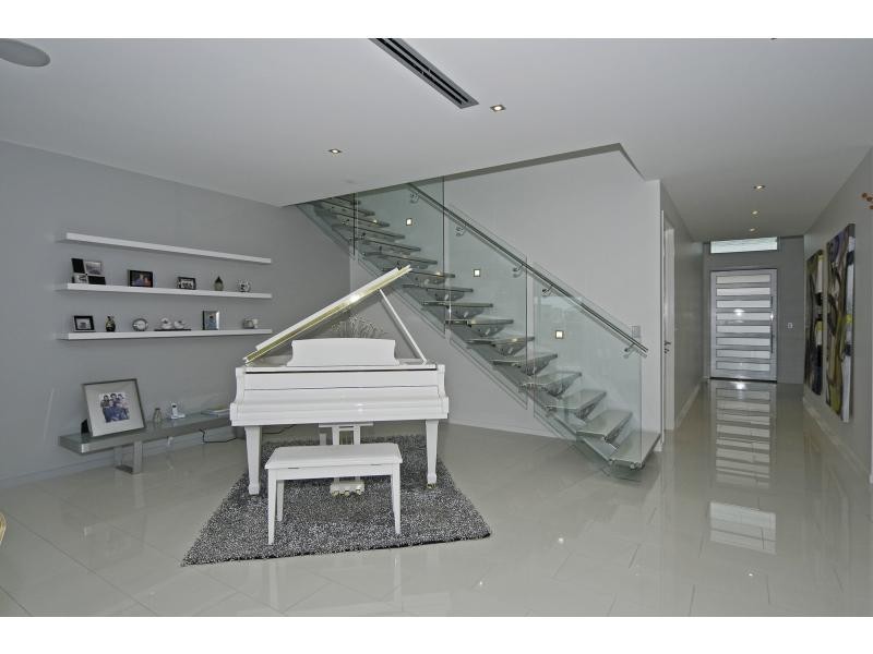 18 Coomera Court, River Links, Helensvale QLD 4212