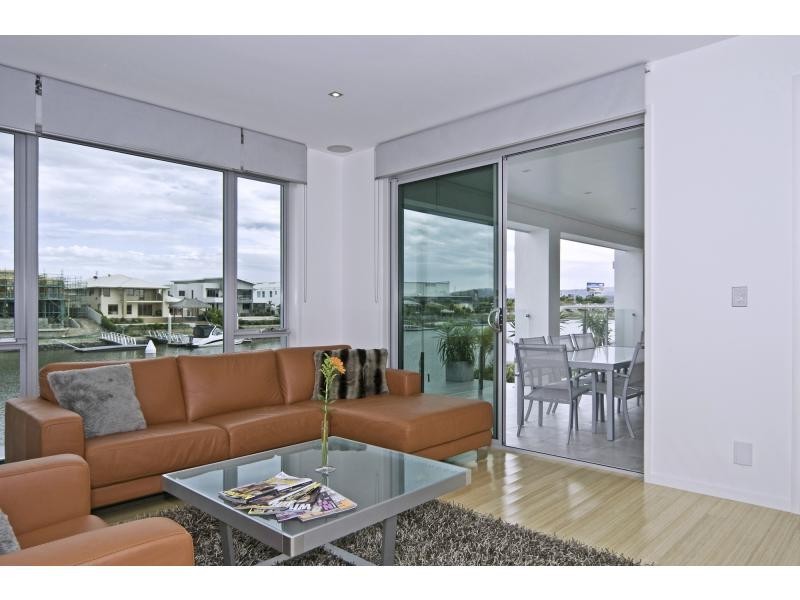 18 Coomera Court, River Links, Helensvale QLD 4212