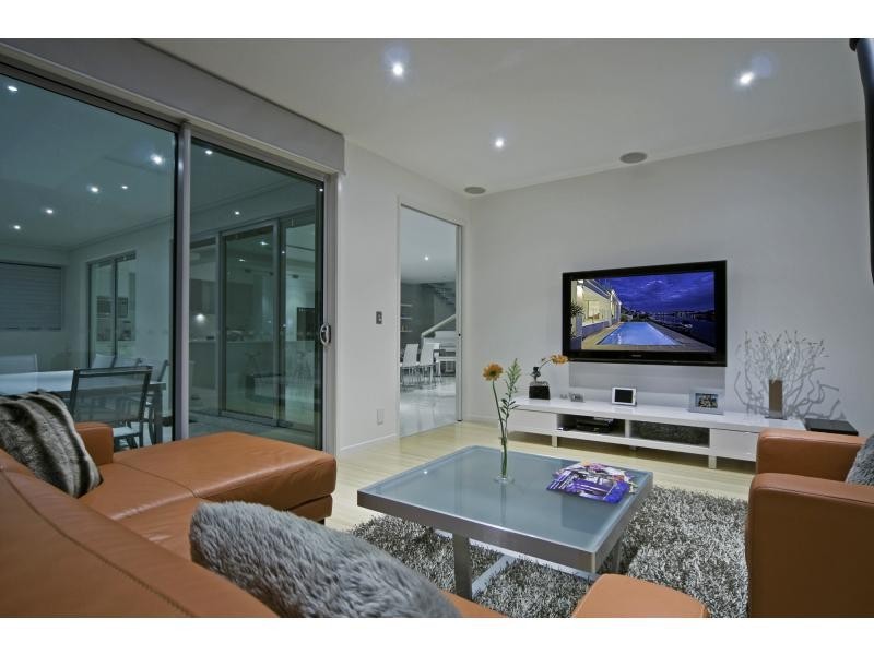 18 Coomera Court, River Links, Helensvale QLD 4212