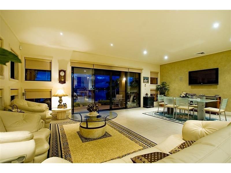 1512 Rosebank Way West, Hope Island QLD 4212