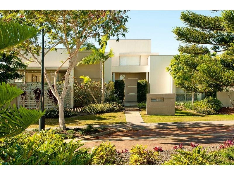 2819 Gracemere Drive, Hope Island QLD 4212