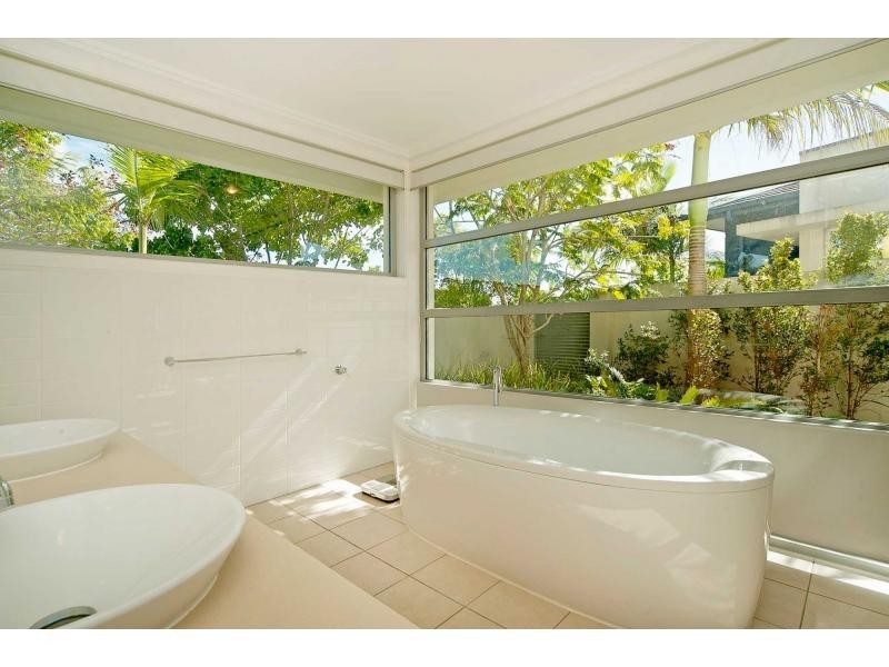 2819 Gracemere Drive, Hope Island QLD 4212