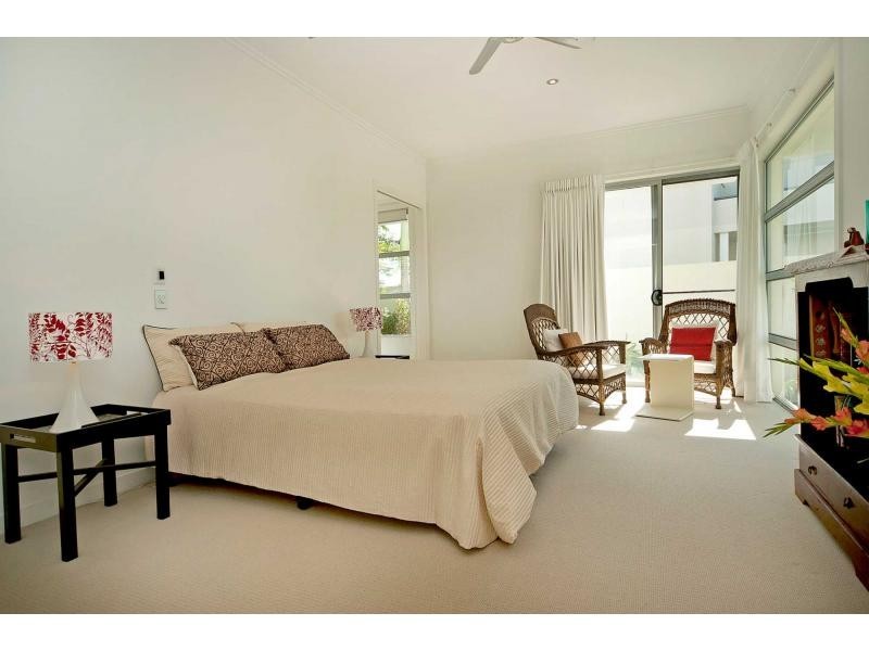 2819 Gracemere Drive, Hope Island QLD 4212