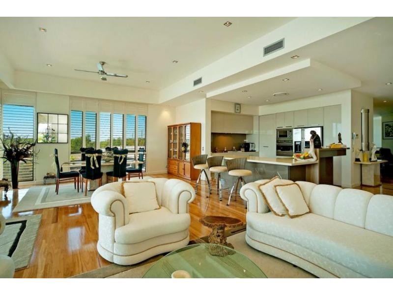 2251 Glengallon Way, Hope Island QLD 4212