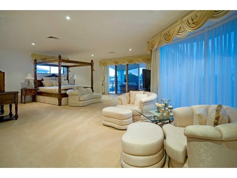 3113 Riverleigh Drive, Hope Island QLD 4212