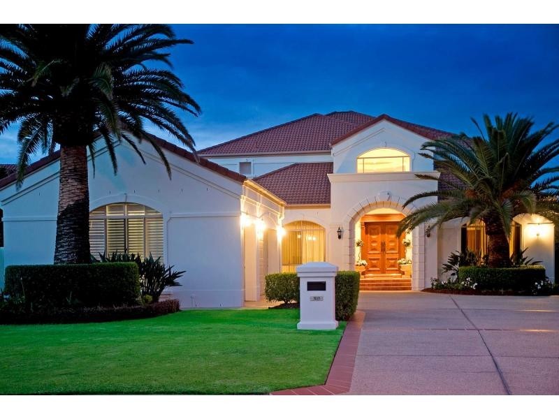 3113 Riverleigh Drive, Hope Island QLD 4212