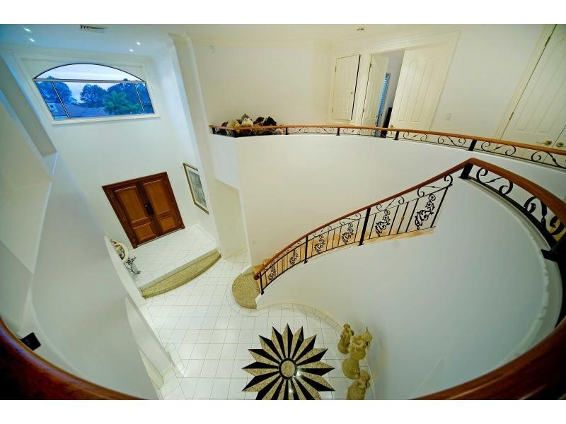 3113 Riverleigh Drive, Hope Island QLD 4212