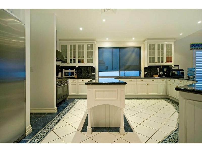 3113 Riverleigh Drive, Hope Island QLD 4212