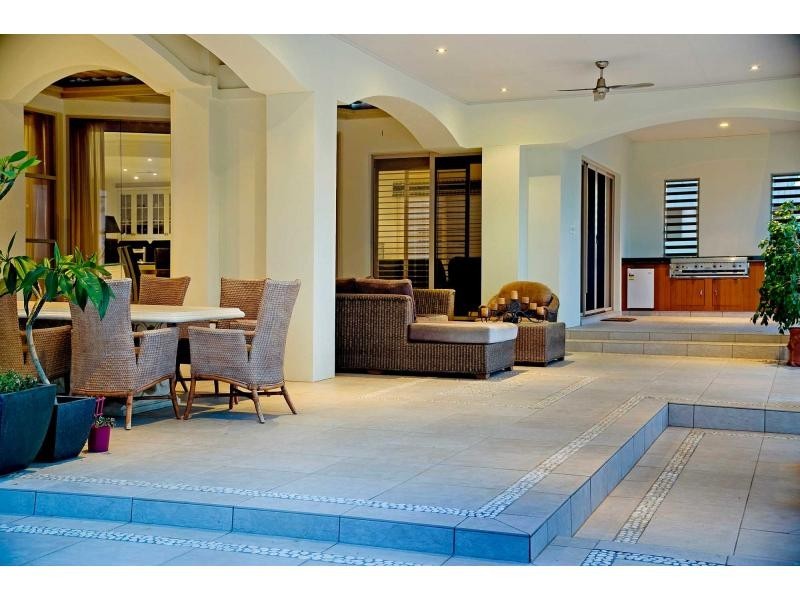 3113 Riverleigh Drive, Hope Island QLD 4212