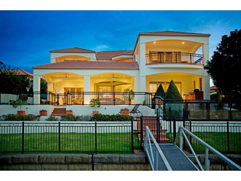 3113 Riverleigh Drive, Hope Island QLD 4212