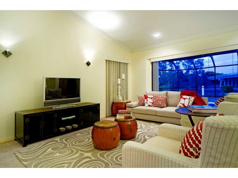 2 Oyster Cove Promenade, Oyster Cove, Hope Island QLD 4212