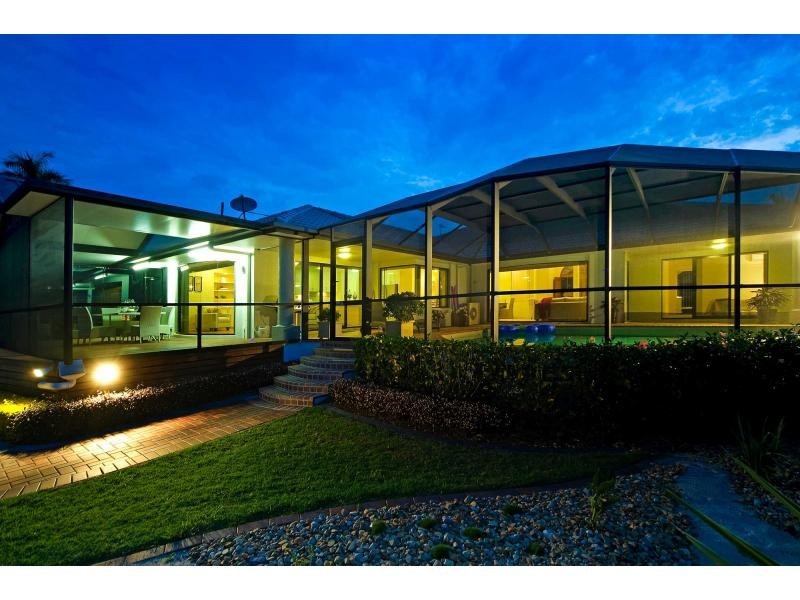 2 Oyster Cove Promenade, Oyster Cove, Hope Island QLD 4212