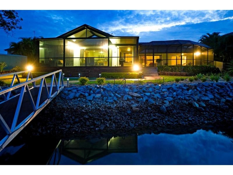 2 Oyster Cove Promenade, Oyster Cove, Hope Island QLD 4212