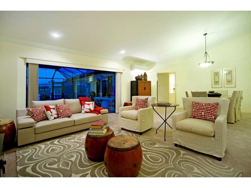 2 Oyster Cove Promenade, Oyster Cove, Hope Island QLD 4212