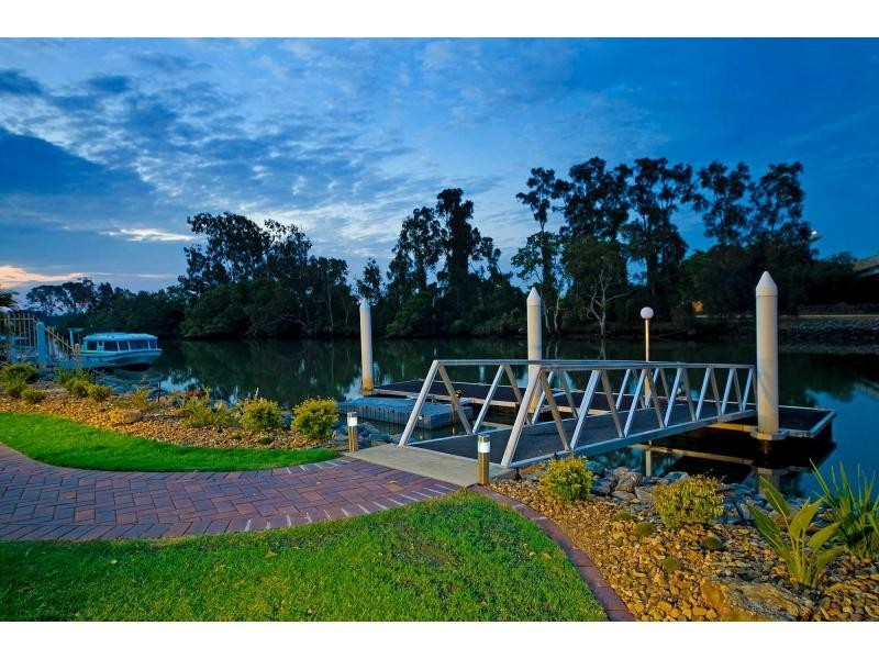 2 Oyster Cove Promenade, Oyster Cove, Hope Island QLD 4212