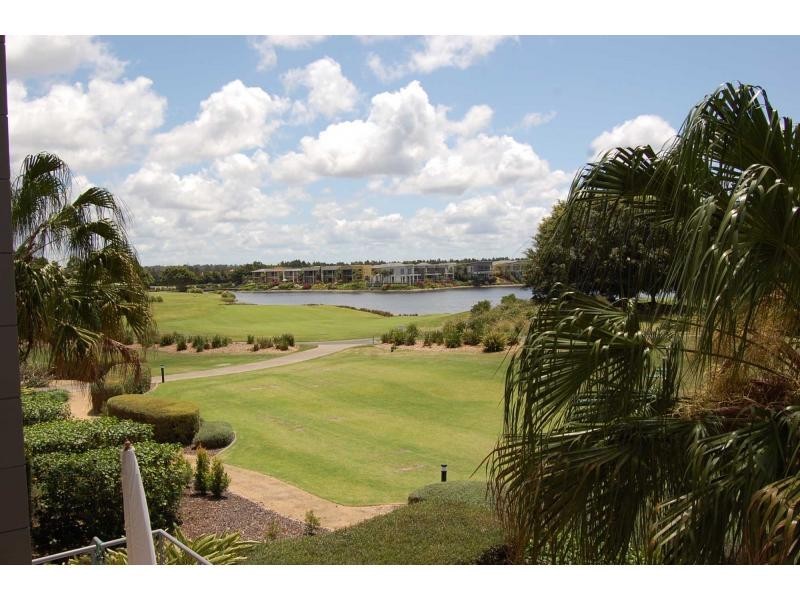 8429 Magnolia Drive East, Hope Island QLD 4212