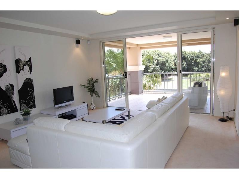 8429 Magnolia Drive East, Hope Island QLD 4212