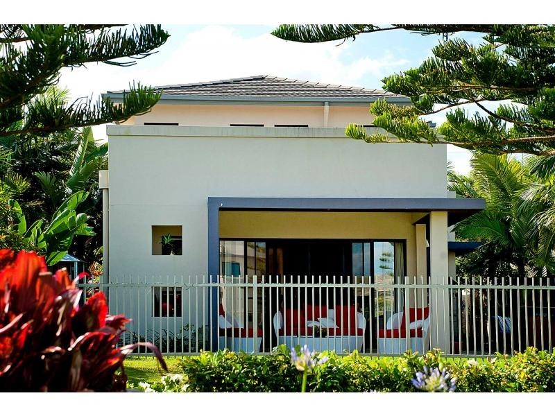 6118 Trasimeno Avenue, Hope Island QLD 4212