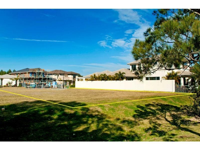 9107 Peter Senior Drive, Hope Island QLD 4212