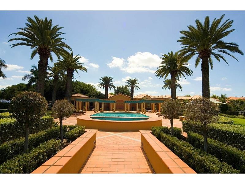 Hope Island QLD 4212