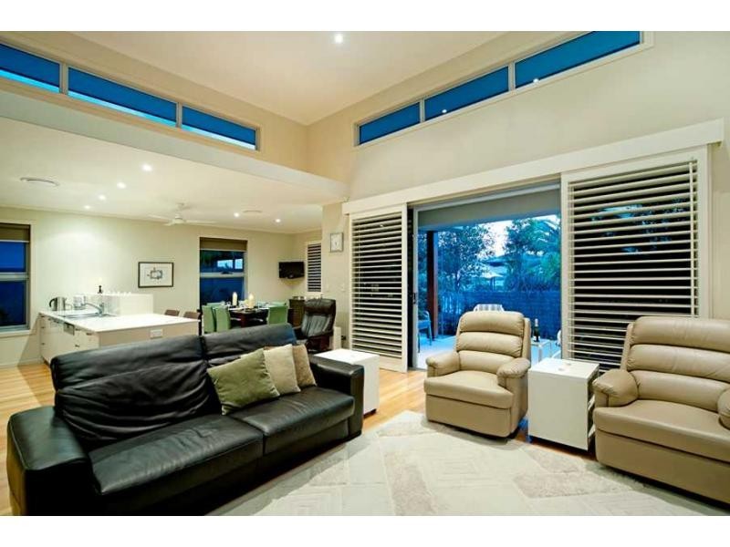 6162 Lugano Drive East, Hope Island QLD 4212