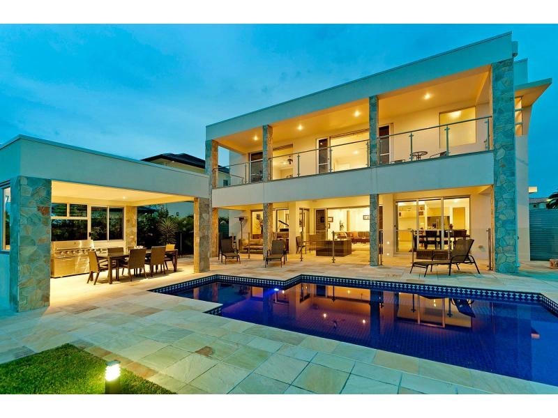 2327 Cressbrook Drive, Hope Island QLD 4212